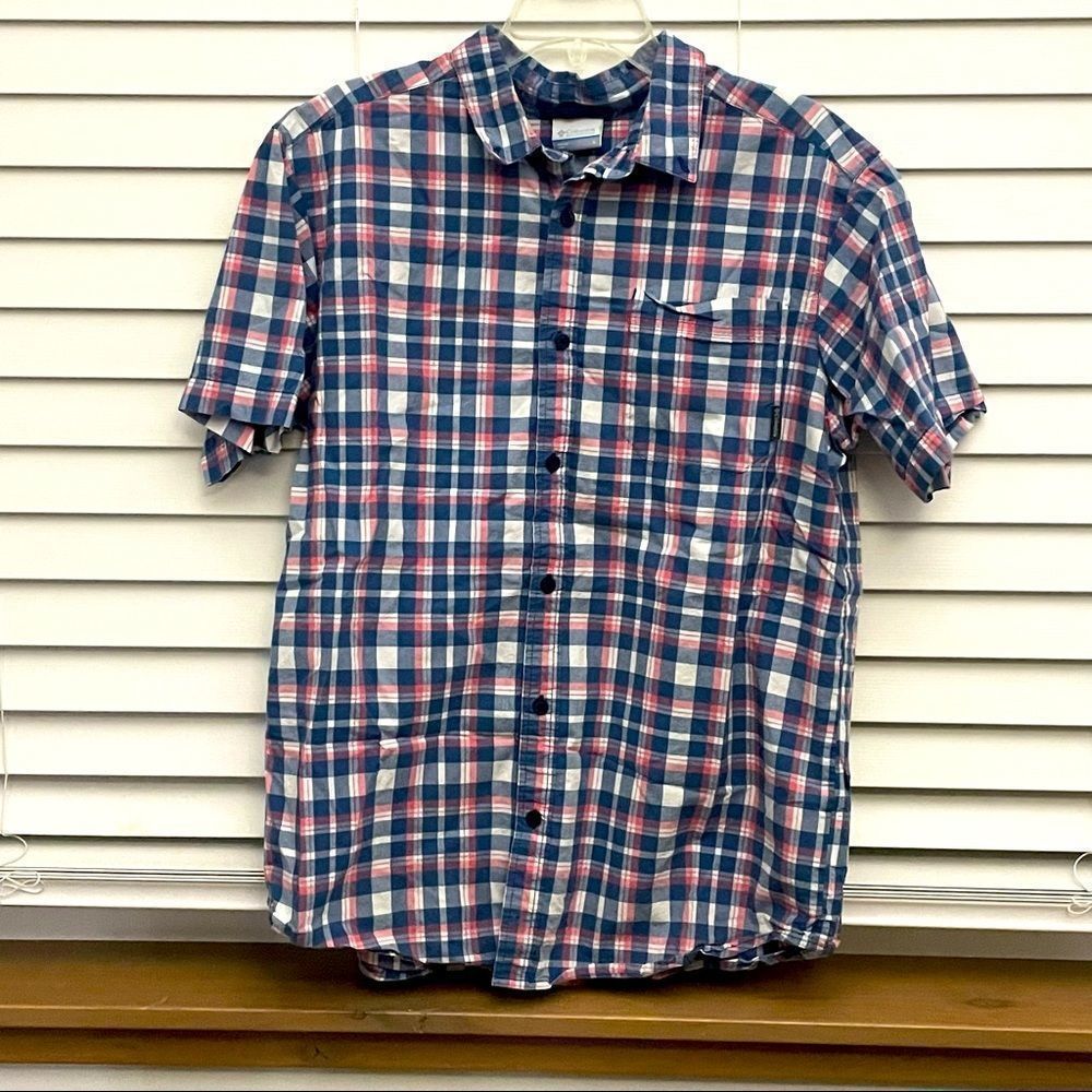 Mens size large Columbia brand button down short sleeve